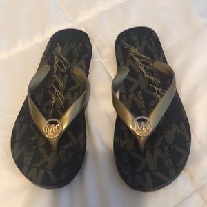 Michael Kota flip flops